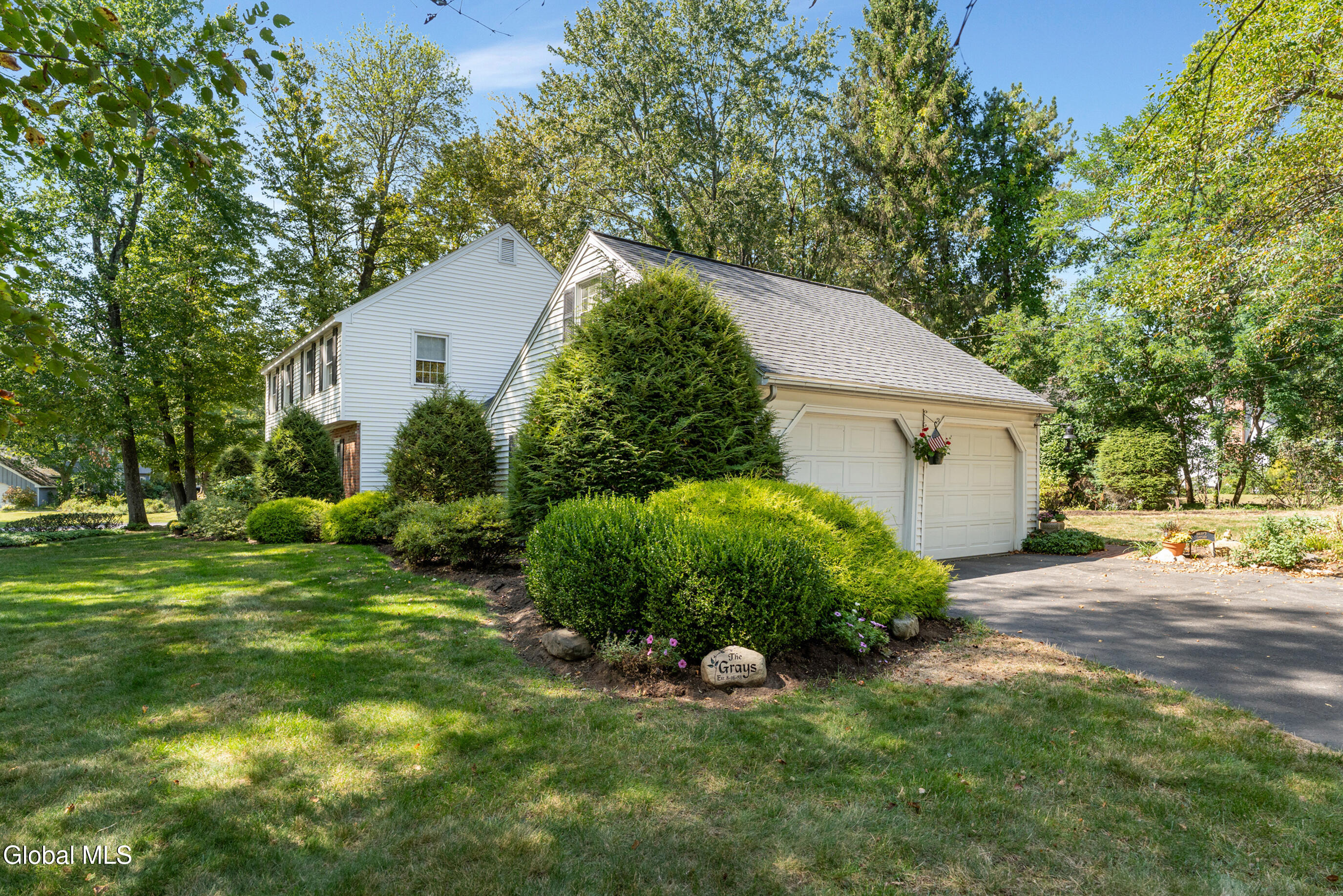 21 Heather Lane Bethlehem, NY 12054 - Photo 5 of 43 009-21-Heather-Ln