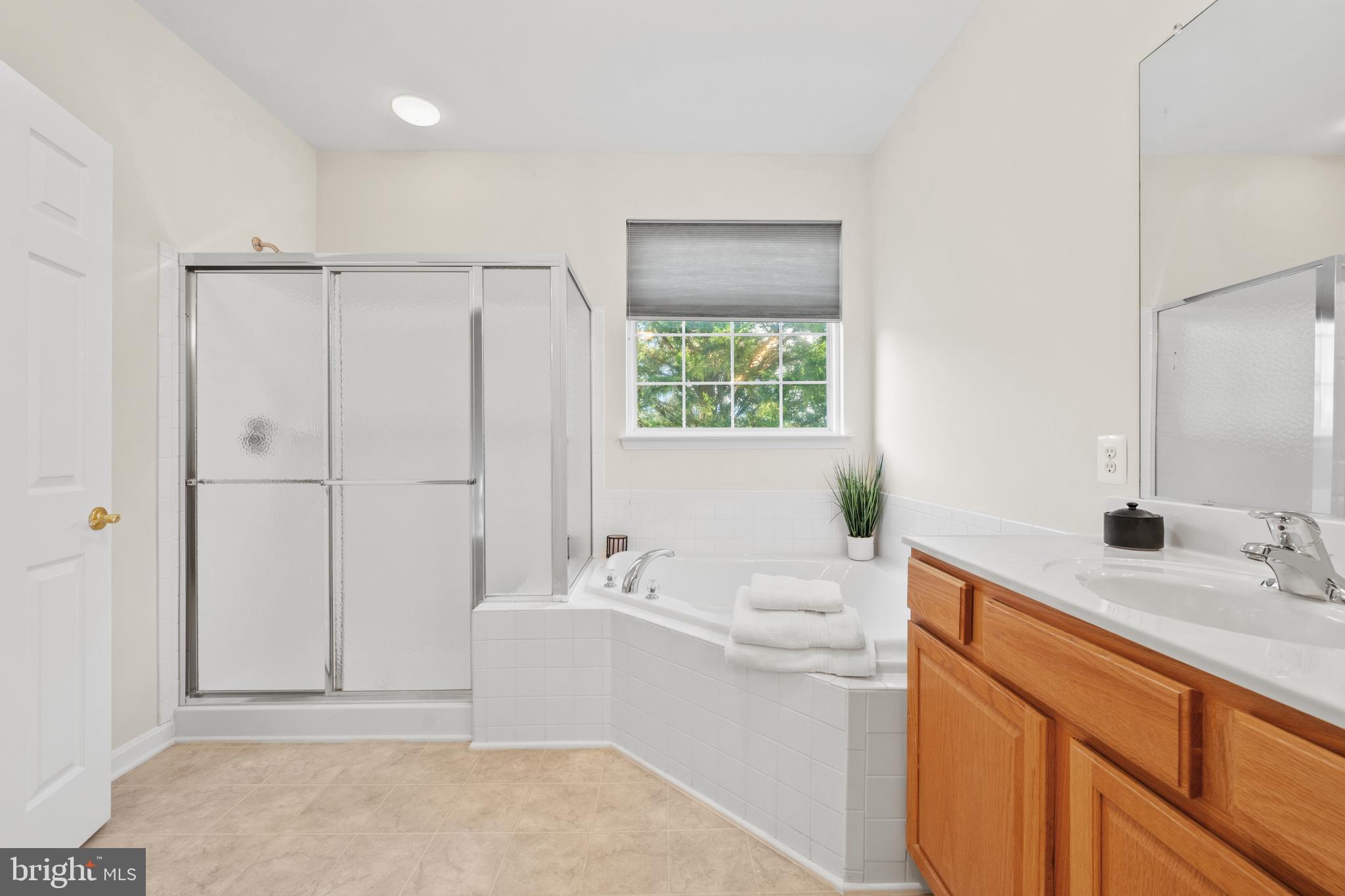 3948 Solstice Lane Dumfries, VA 22025 - Photo 12 of 27 a bathroom with a sink toilet vanity and tub