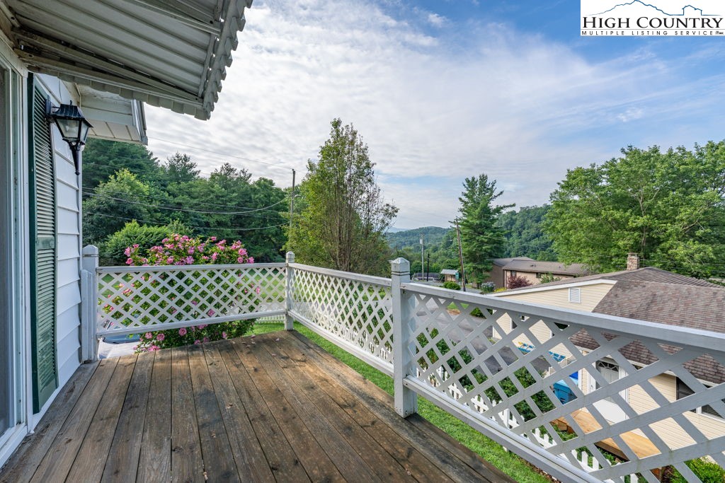 881 Queen Street Boone, NC 28607 - Photo 22 of 43 a balcony with wooden floor in front of it with wooden fence