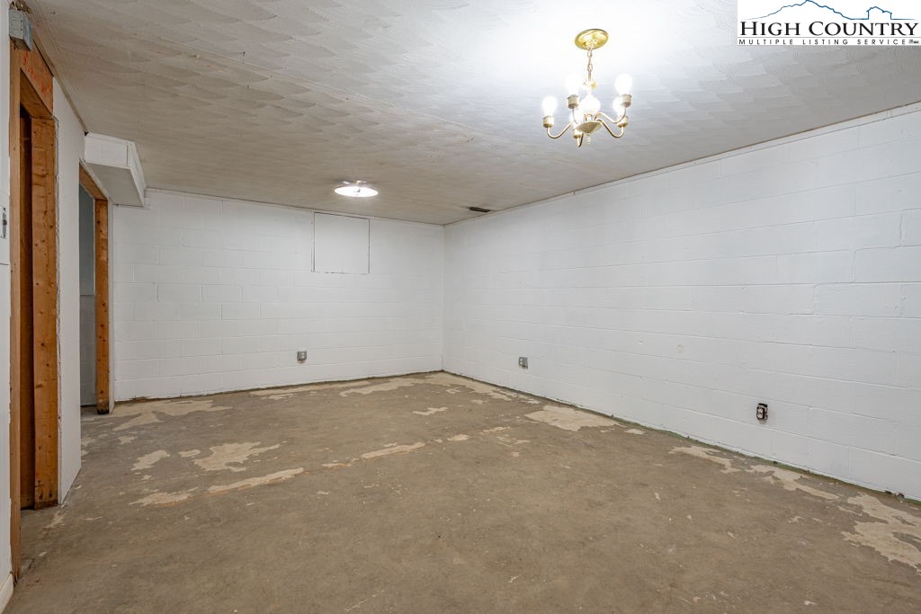 881 Queen Street Boone, NC 28607 - Photo 30 of 43 a view of a room