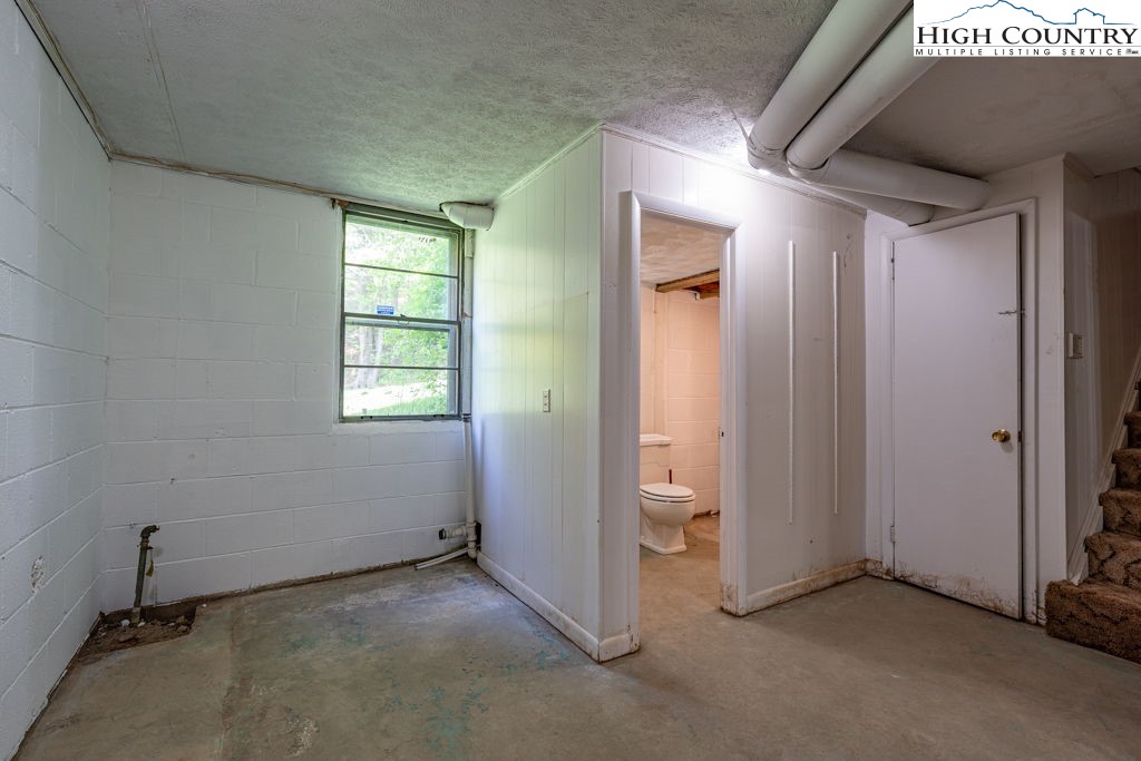 881 Queen Street Boone, NC 28607 - Photo 32 of 43 an empty room with windows