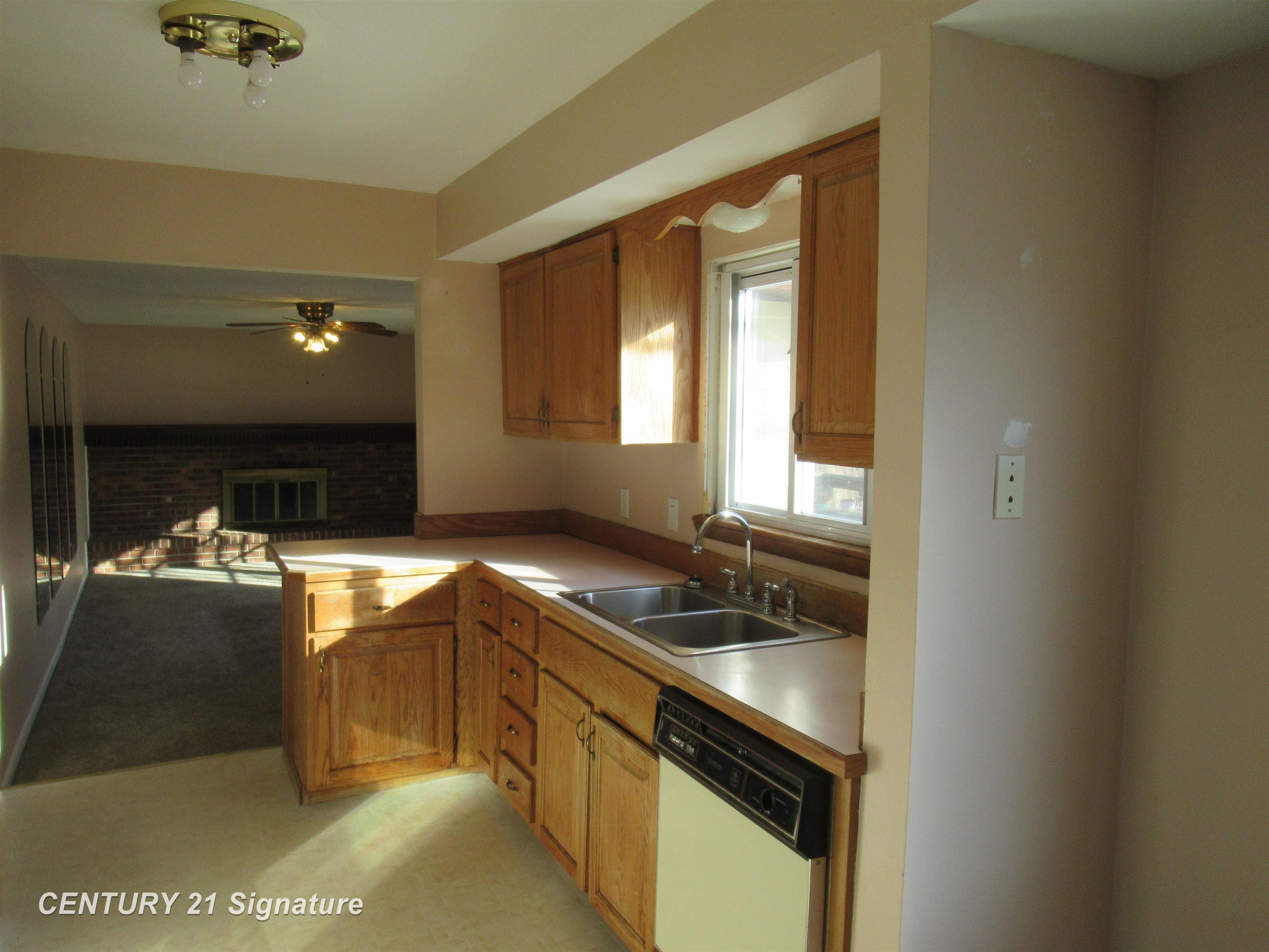 7283 Calkins Road Flint, MI 48532 - Photo 5 of 35