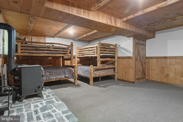 a view of livingroom with furniture