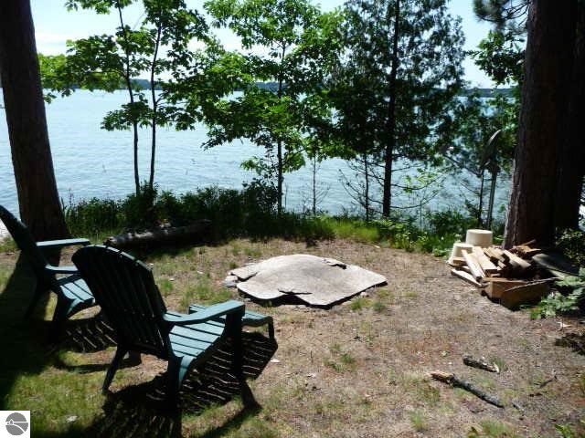 8763 Skegemog Point Road Williamsburg, MI 49690 - Photo 26 of 32 1787986-25.JPG