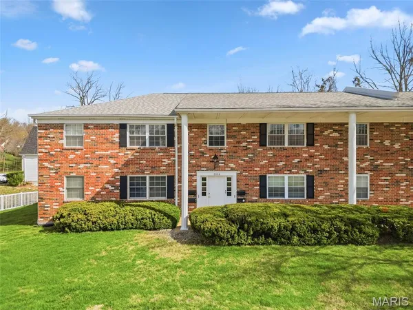$93,900 | 3104 Denmark Drive, Unit D, Bridgeton, MO 63044