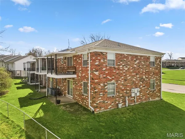 $93,900 | 3104 Denmark Drive, Unit D, Bridgeton, MO 63044