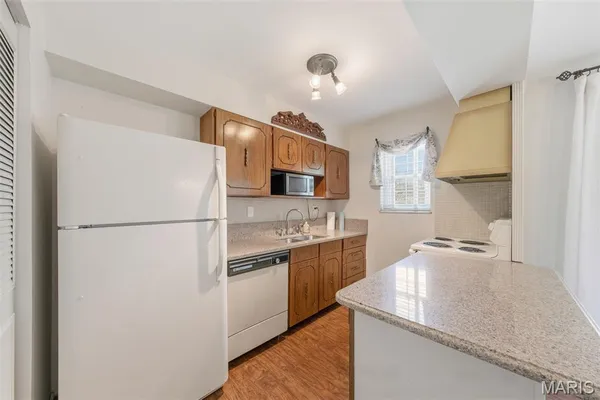 $93,900 | 3104 Denmark Drive, Unit D, Bridgeton, MO 63044