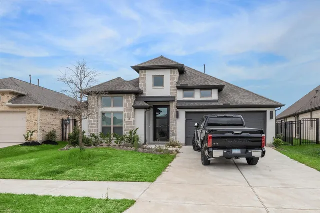 a view of a house with a small yard and plants