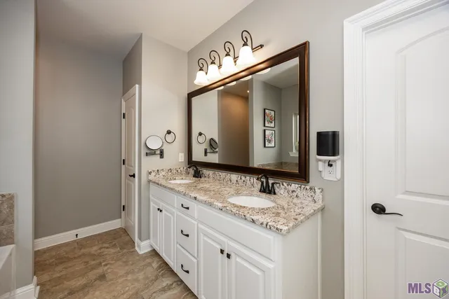 $349,900 | 812 Beaumont Drive, Gonzales, LA 70737