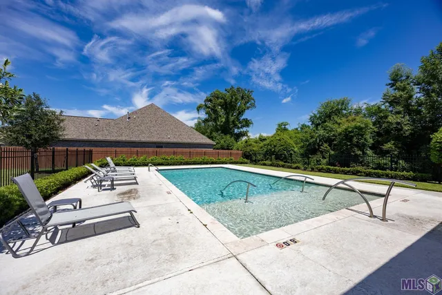 $349,900 | 812 Beaumont Drive, Gonzales, LA 70737