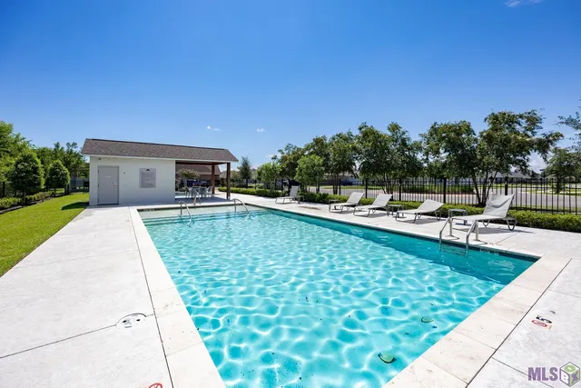 $349,900 | 812 Beaumont Drive, Gonzales, LA 70737