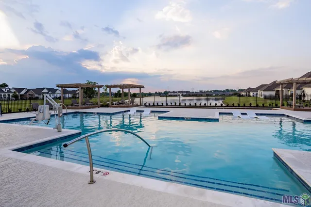 $349,900 | 812 Beaumont Drive, Gonzales, LA 70737