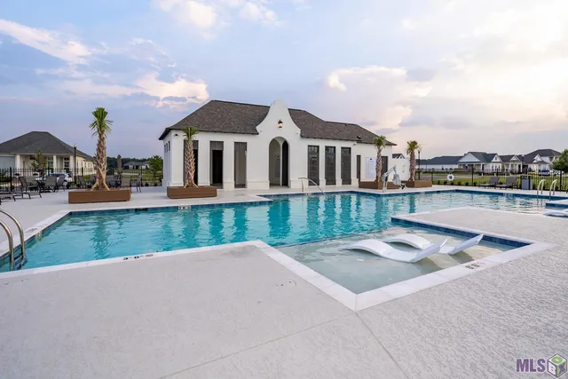 $349,900 | 812 Beaumont Drive, Gonzales, LA 70737