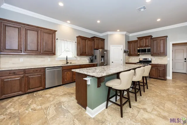 $349,900 | 812 Beaumont Drive, Gonzales, LA 70737