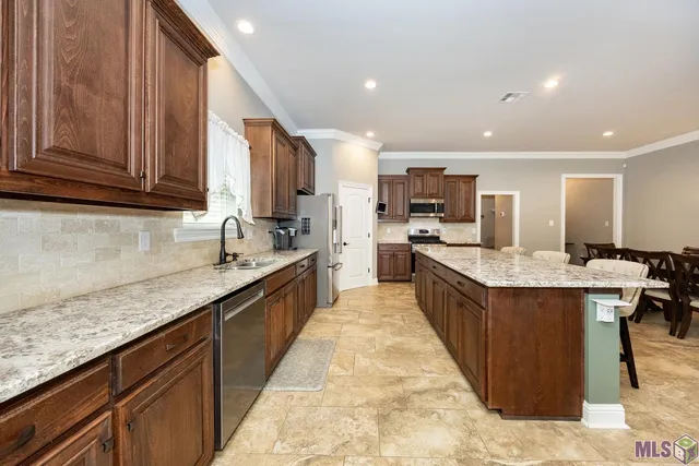 $349,900 | 812 Beaumont Drive, Gonzales, LA 70737