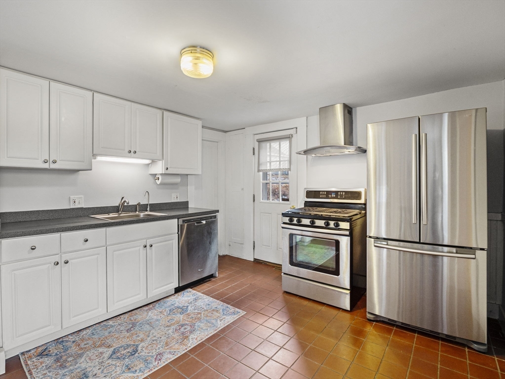 19 Charles Street Woburn, MA 01801 - Photo 4 of 30 Gallery Image 4