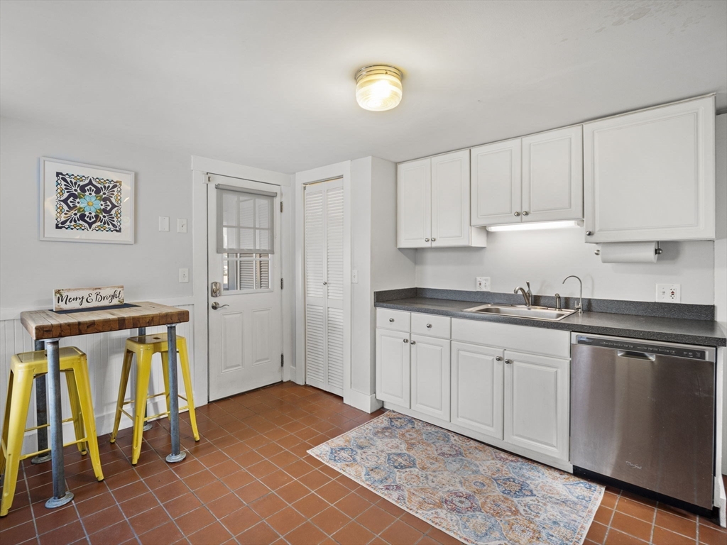 19 Charles Street Woburn, MA 01801 - Photo 5 of 30 Gallery Image 5