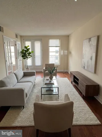 $1,975 | 601 Pennsylvania Avenue Northwest, Unit 609, Washington, DC 20004