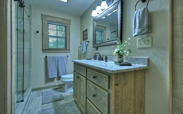 $2,300 | 529 East 2nd Street, Blue Ridge, GA 30513