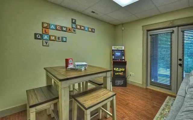 $2,300 | 529 East 2nd Street, Blue Ridge, GA 30513