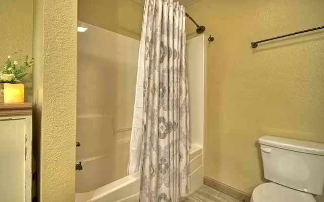 $2,300 | 529 East 2nd Street, Blue Ridge, GA 30513