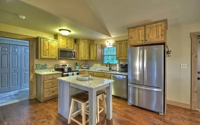 $2,300 | 529 East 2nd Street, Blue Ridge, GA 30513