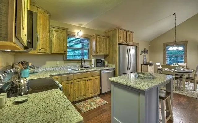 $2,300 | 529 East 2nd Street, Blue Ridge, GA 30513