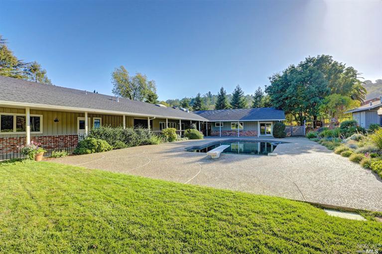 2 Farm Road San Rafael, CA 94903 - Photo 1 of 1 a front view of a house with a yard