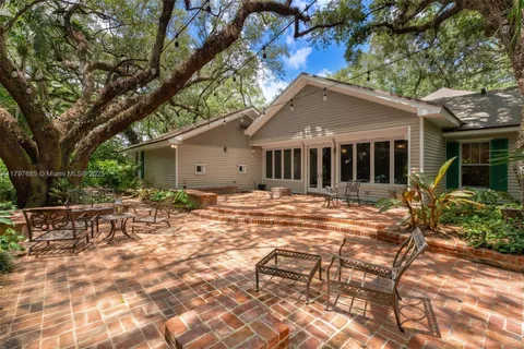 a view of a livingroom with furniture and workspace