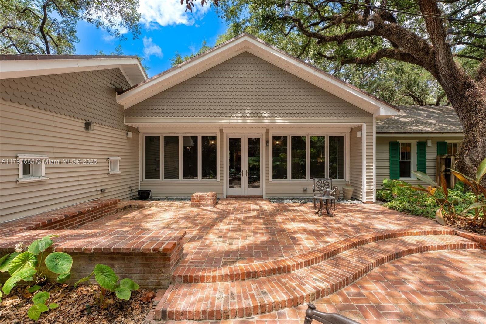 7400 Southwest 47th Court Miami, FL 33143 - Photo 45 of 74 CBS construction with vinyl siding for ease of maintenance