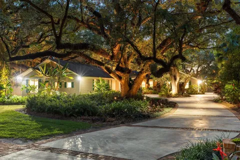 a view of a livingroom with furniture window and outside view