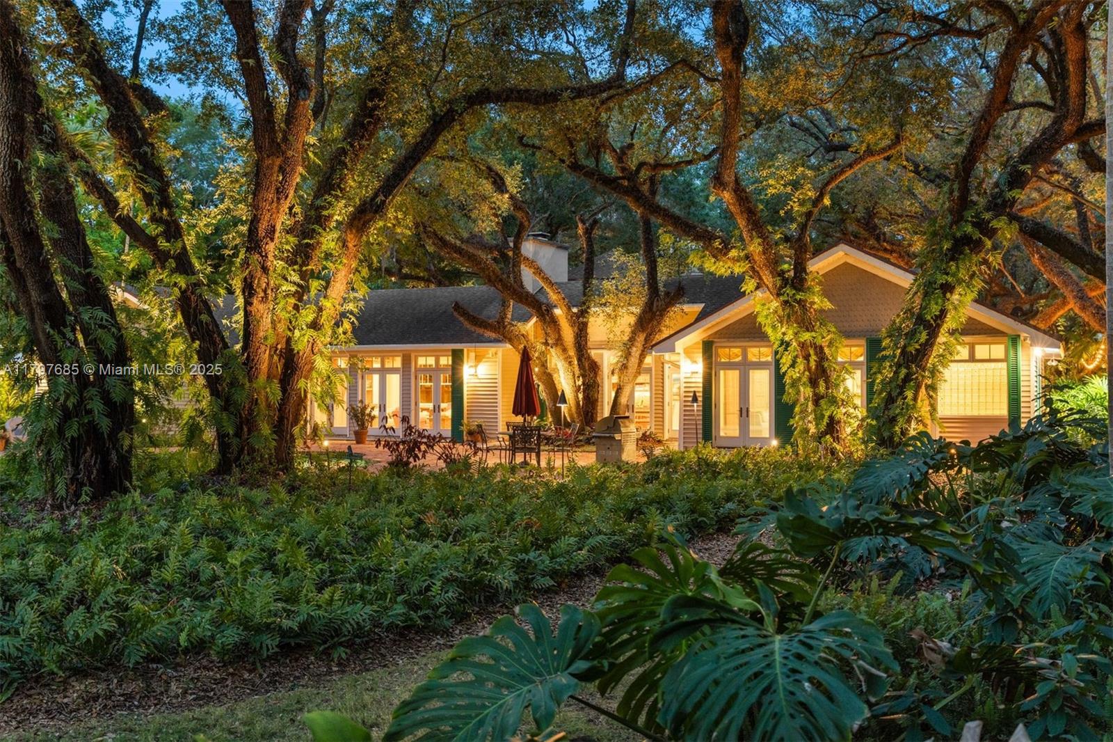 7400 Southwest 47th Court Miami, FL 33143 - Photo 60 of 74 a backyard of a house with lots of green space