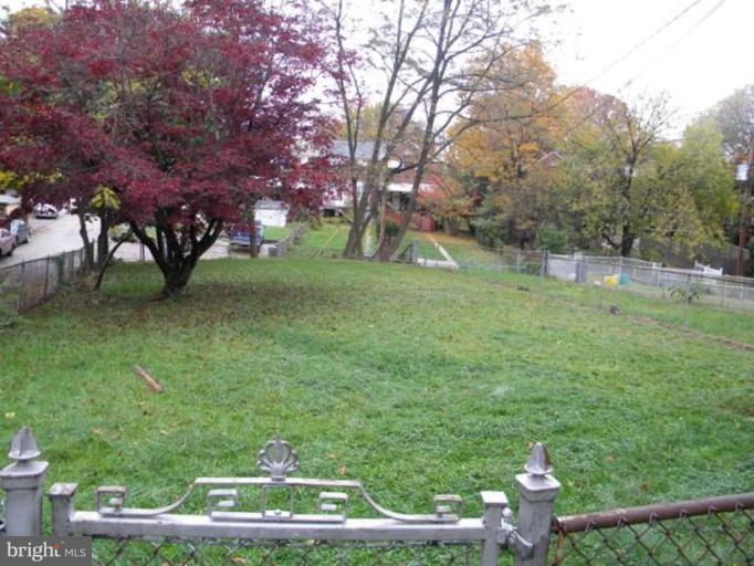 1500 Gleneagle Road Baltimore, MD 21239 - Photo 9 of 10 Back yard