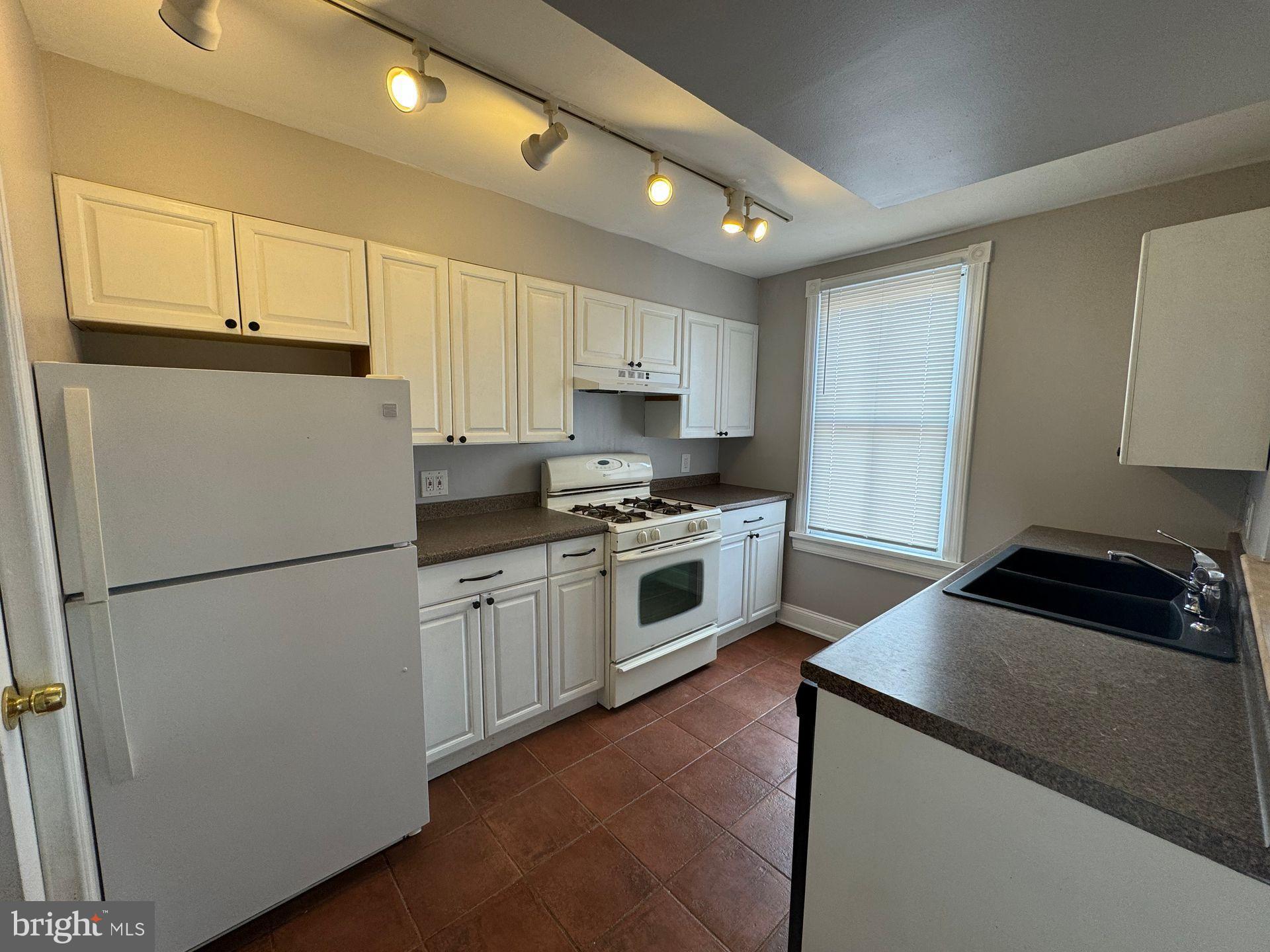 112 Linden Street, Unit 2 Camden, NJ 08102 - Photo 3 of 13