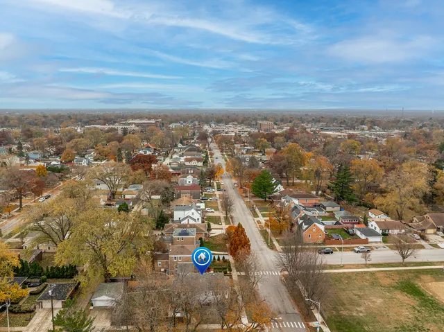 $279,900 | 9201 South 52nd Avenue, Oak Lawn, IL 60453