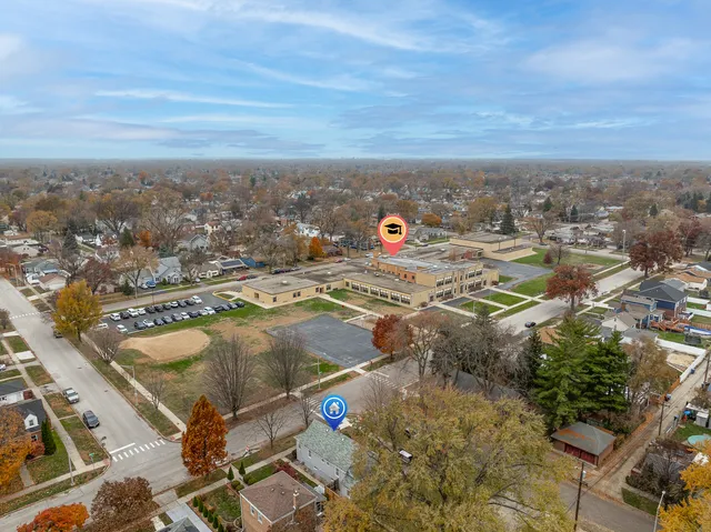 $279,900 | 9201 South 52nd Avenue, Oak Lawn, IL 60453