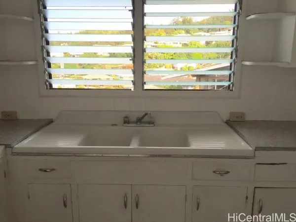 $3,400 | 2207 St Louis Drive, Honolulu, HI 96816
