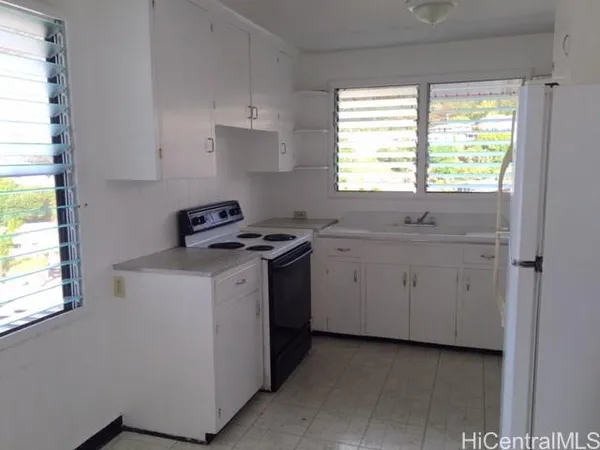 $3,400 | 2207 St Louis Drive, Honolulu, HI 96816