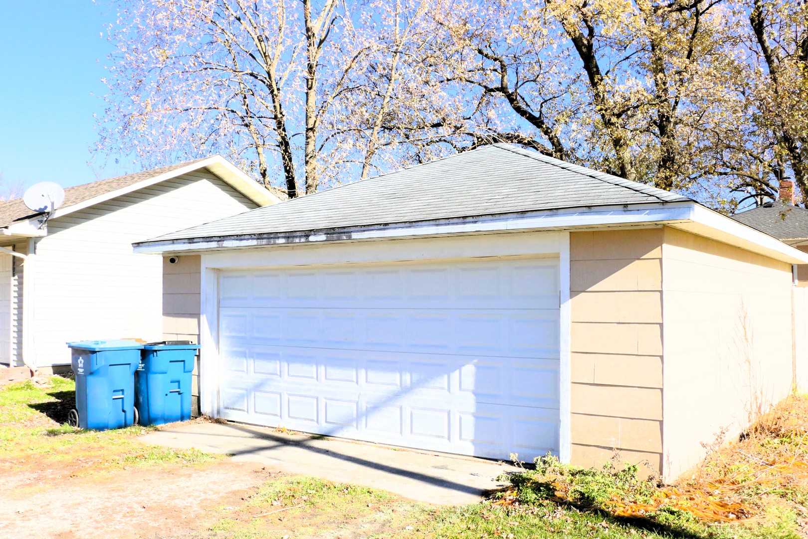 105 North Maple Street Grant Park, IL 60940 - Photo 12 of 14 a house with a outdoor space