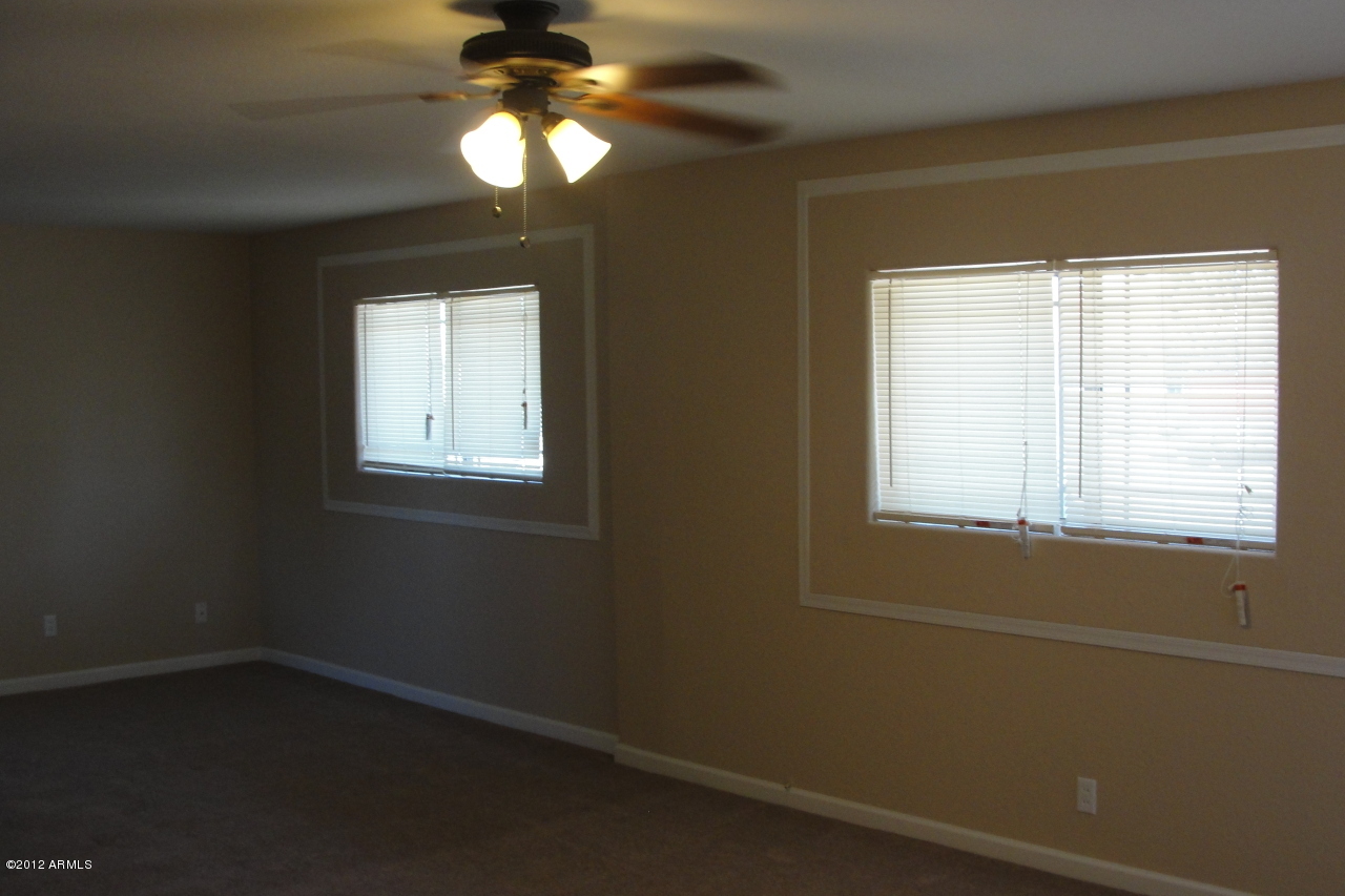 3435 West Bloomfield Road Phoenix, AZ 85029 - Photo 3 of 11 living room