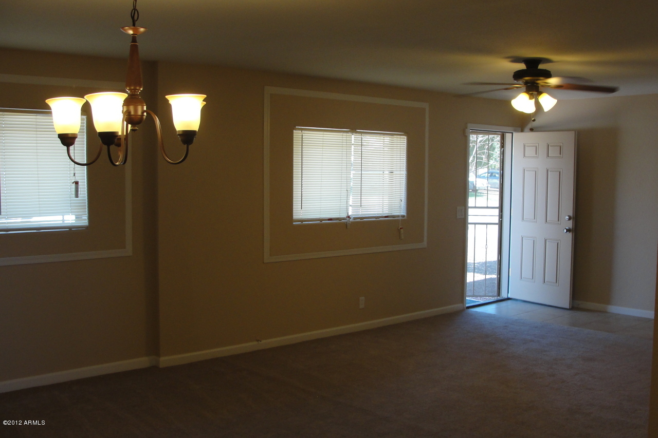 3435 West Bloomfield Road Phoenix, AZ 85029 - Photo 8 of 11 living room