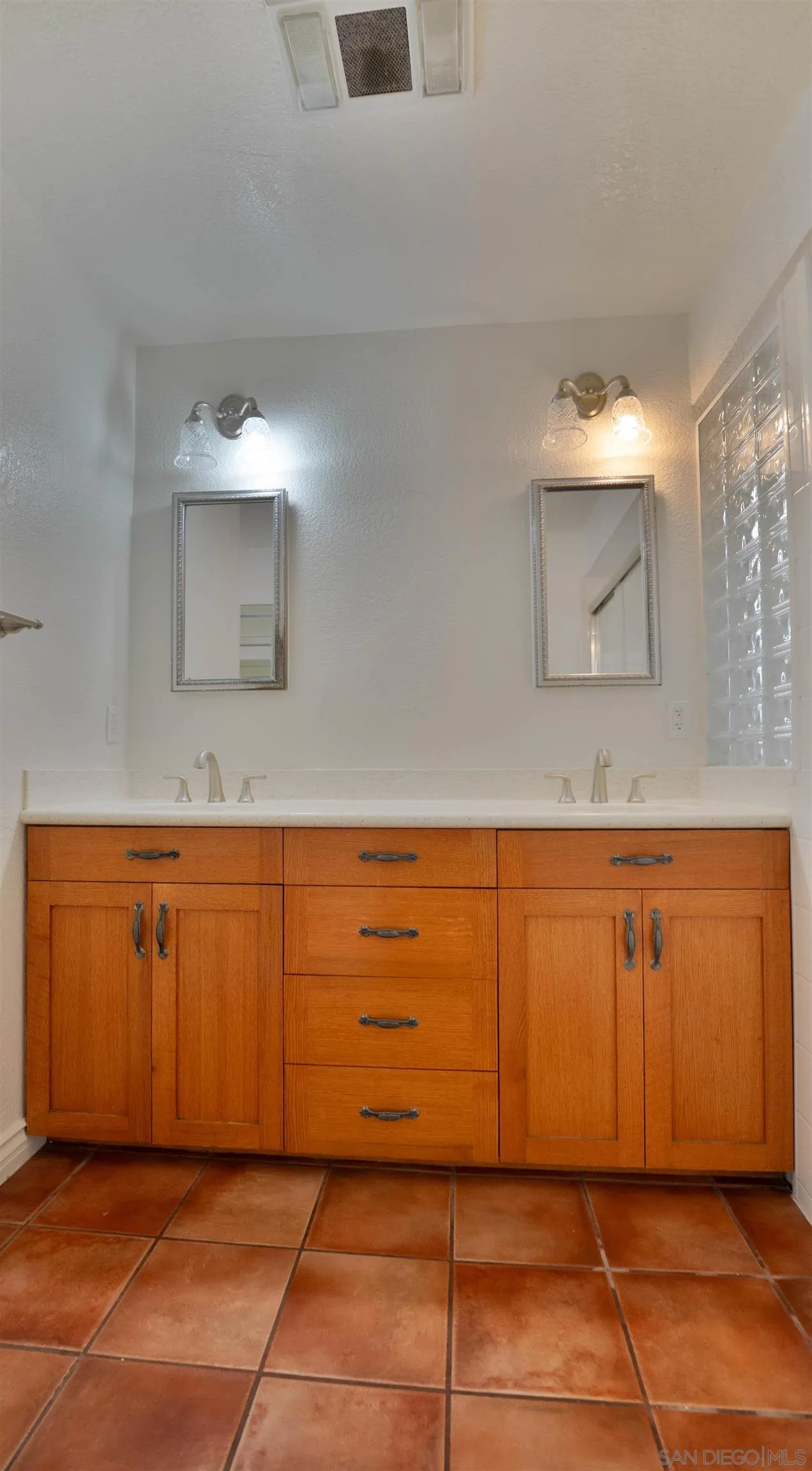 1533 Roma Drive Vista, CA 92081 - Photo 14 of 24