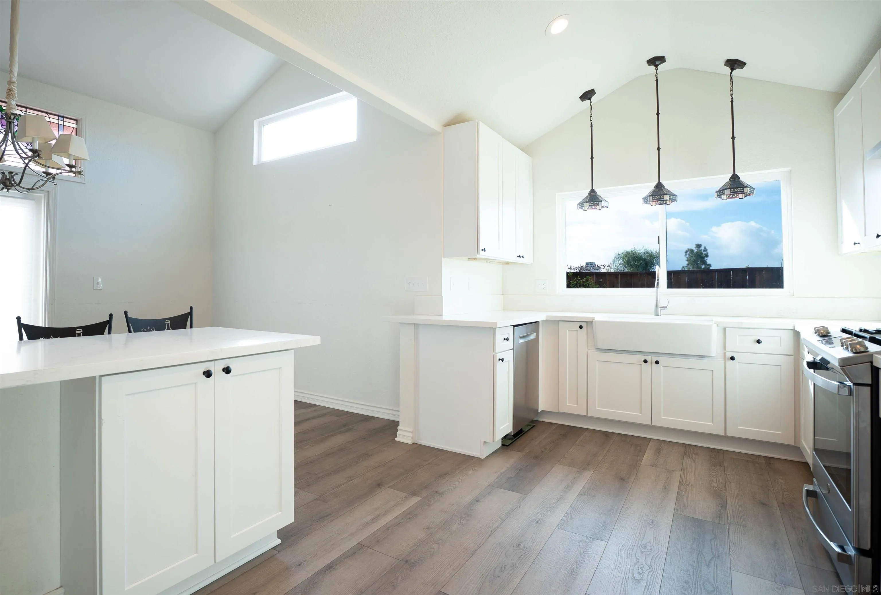 1533 Roma Drive Vista, CA 92081 - Photo 3 of 24