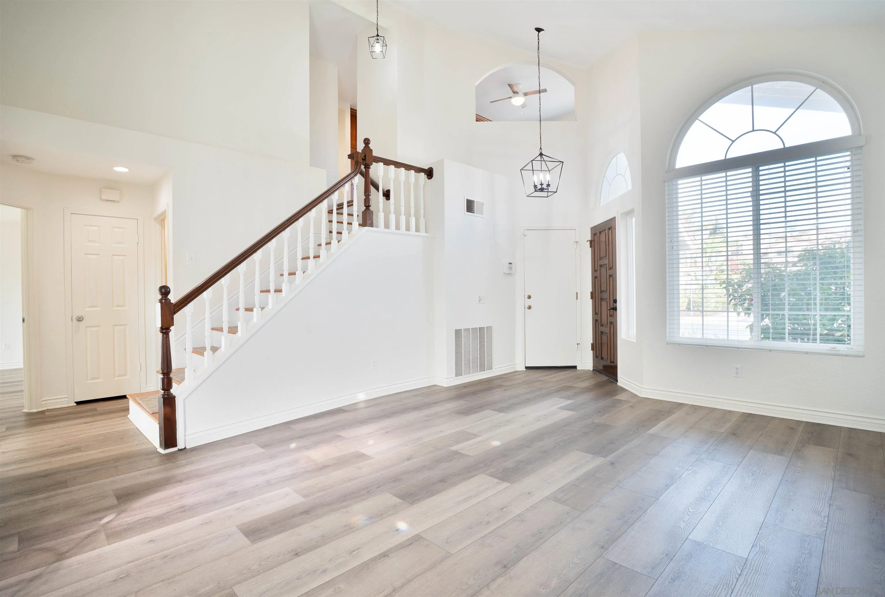 1533 Roma Drive Vista, CA 92081 - Photo 5 of 24