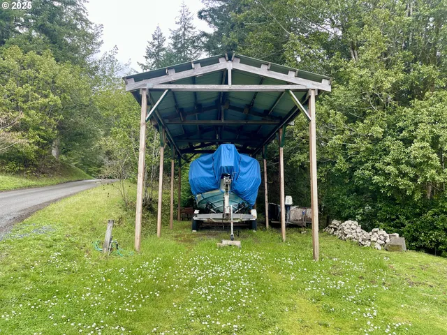 a view of a backyard with table and chairs