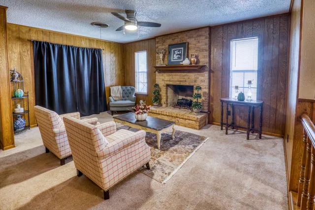 $1,895 | 402 Cottonwood Street, Brenham, TX 77833