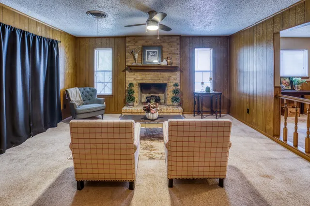 $1,895 | 402 Cottonwood Street, Brenham, TX 77833