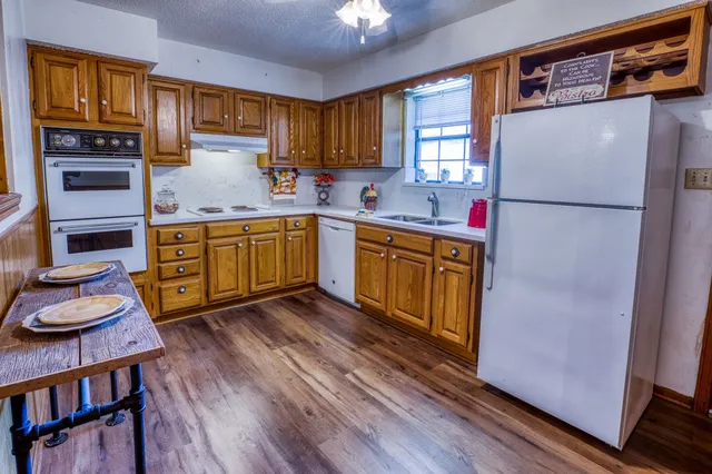 $1,895 | 402 Cottonwood Street, Brenham, TX 77833