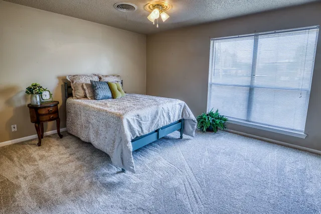 $1,895 | 402 Cottonwood Street, Brenham, TX 77833