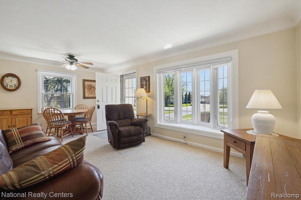 124 Wabash Road Rochester Hills, MI 48307 - Photo 4 of 33